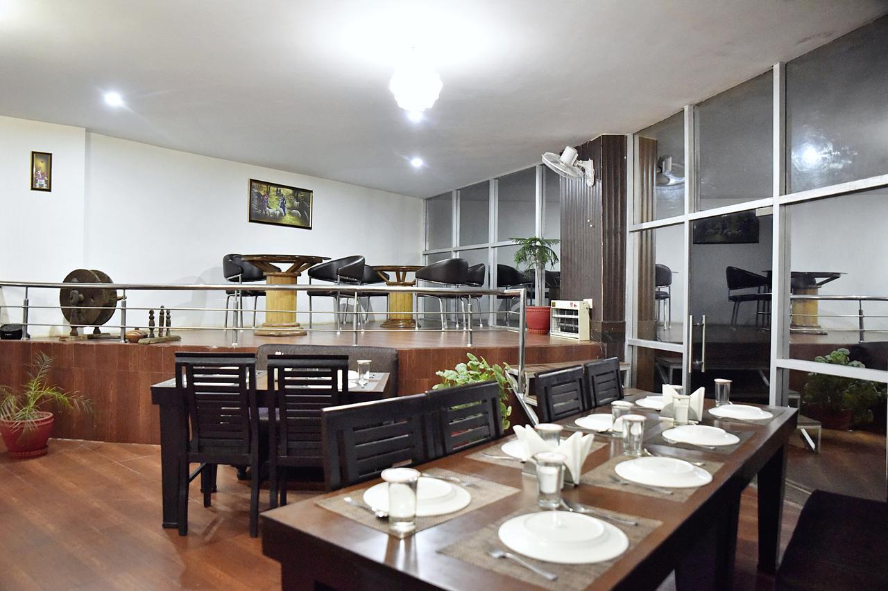 Vakratunda Hotel Dharamshala Bagian luar foto