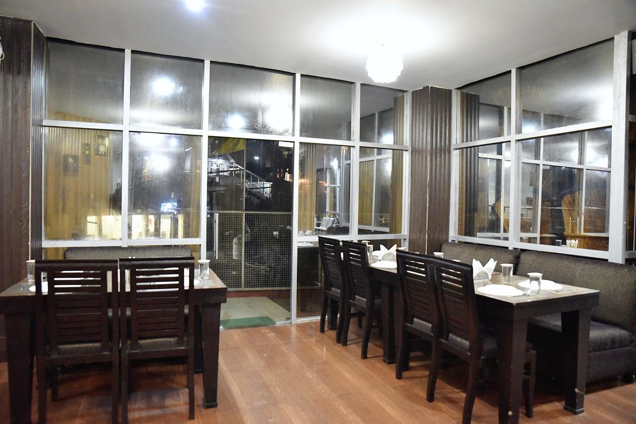 Vakratunda Hotel Dharamshala Bagian luar foto