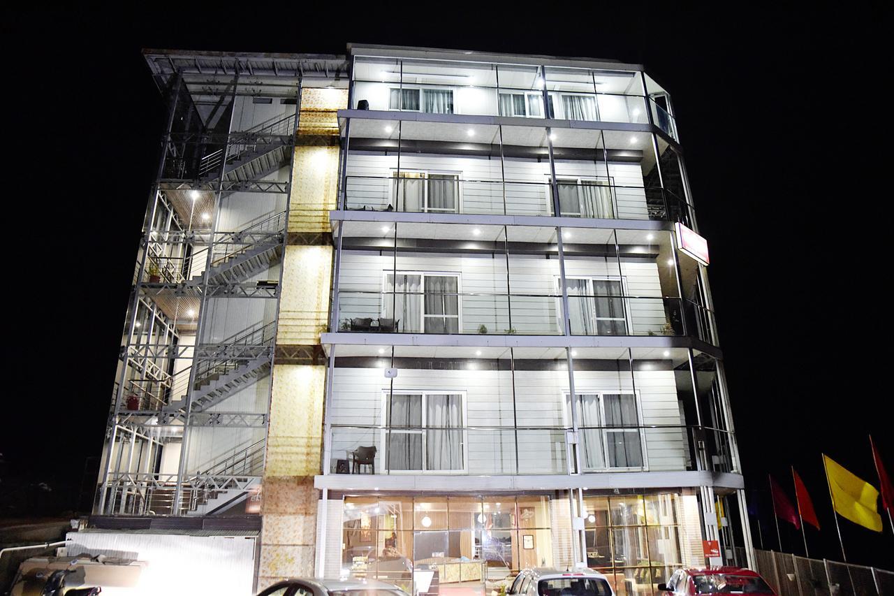 Vakratunda Hotel Dharamshala Bagian luar foto
